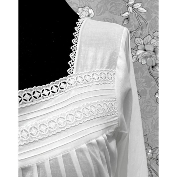 SoieRose SR-1212 Victorian Cotton Nightgown – Long Sleeve Front-Button Elegance - Picture 4 of 9